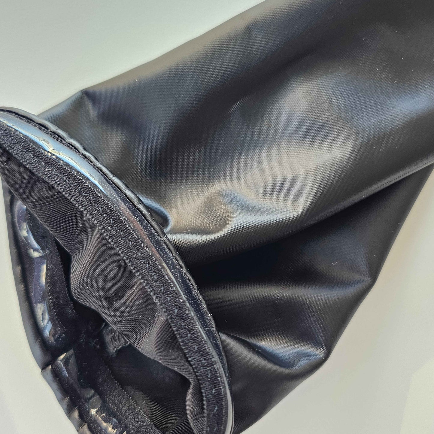 Shiny arm gloves for Cosplay - Stay Up & Stretchy!